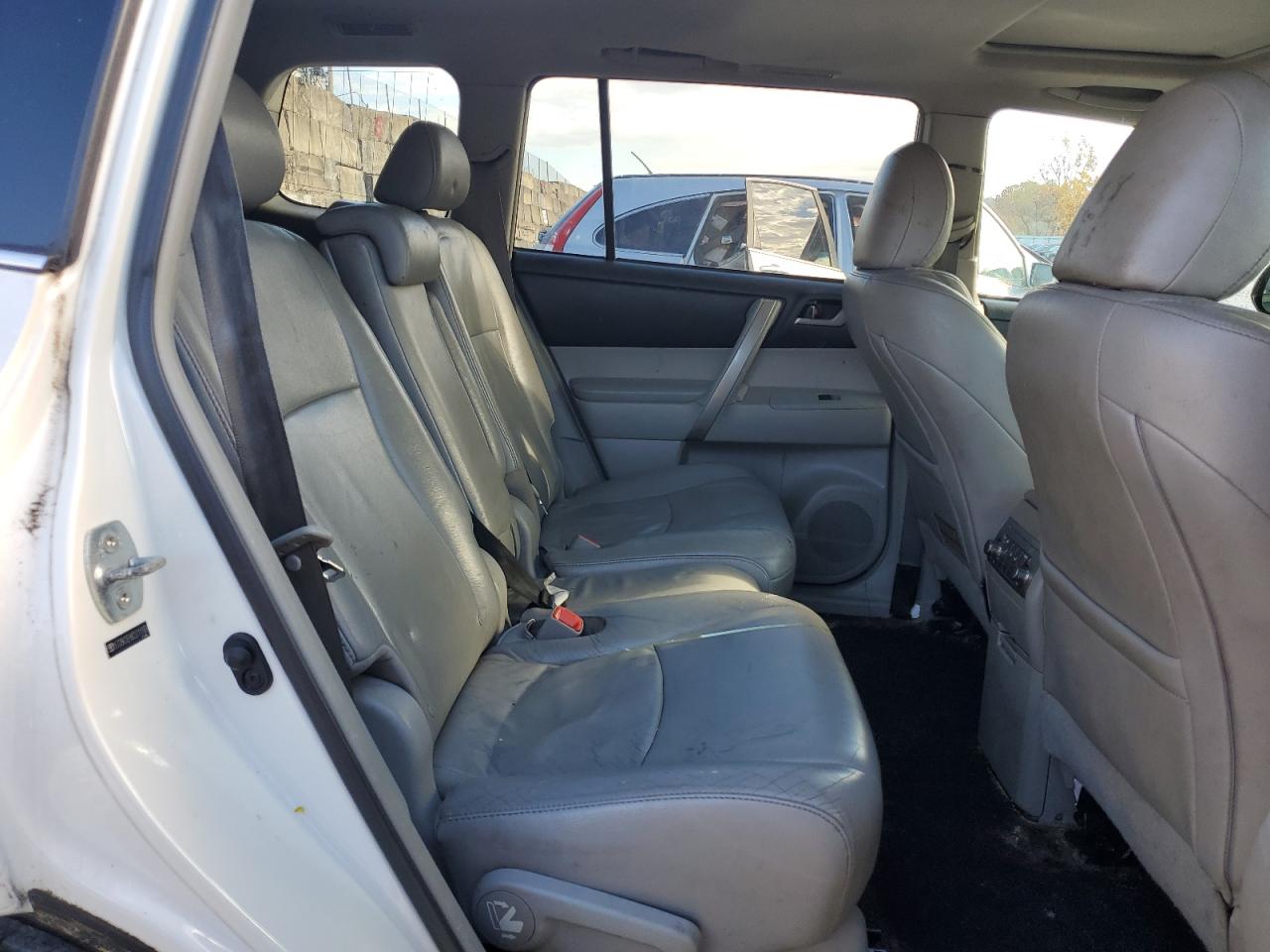 TOYOTA HIGHLANDER BASE