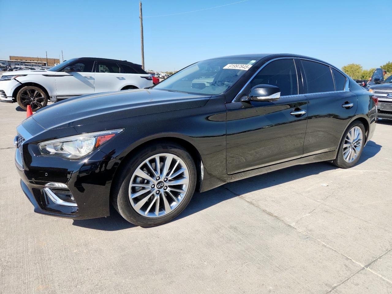 INFINITI Q50 LUXE