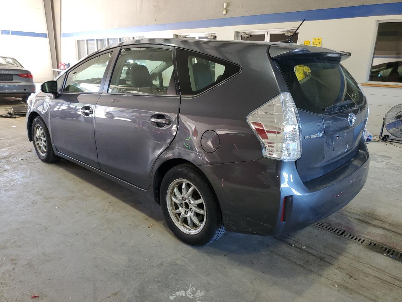 TOYOTA PRIUS V