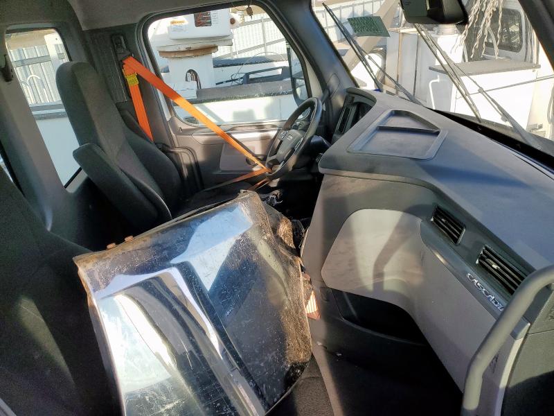 2021 FREIGHTLINER CASCADIA 1 #3296945870