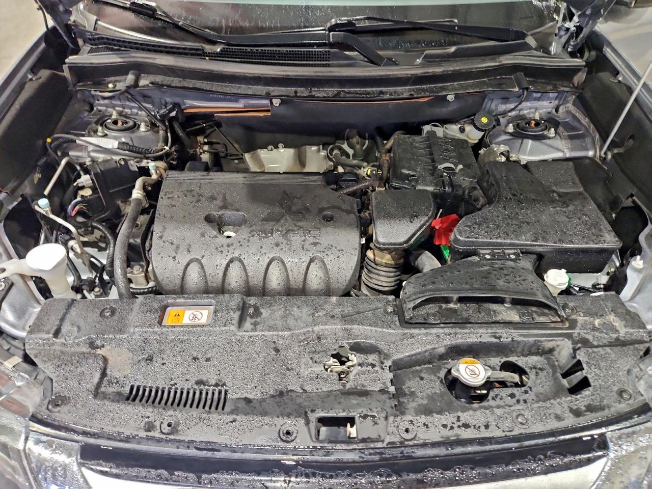 MITSUBISHI OUTLANDER SE