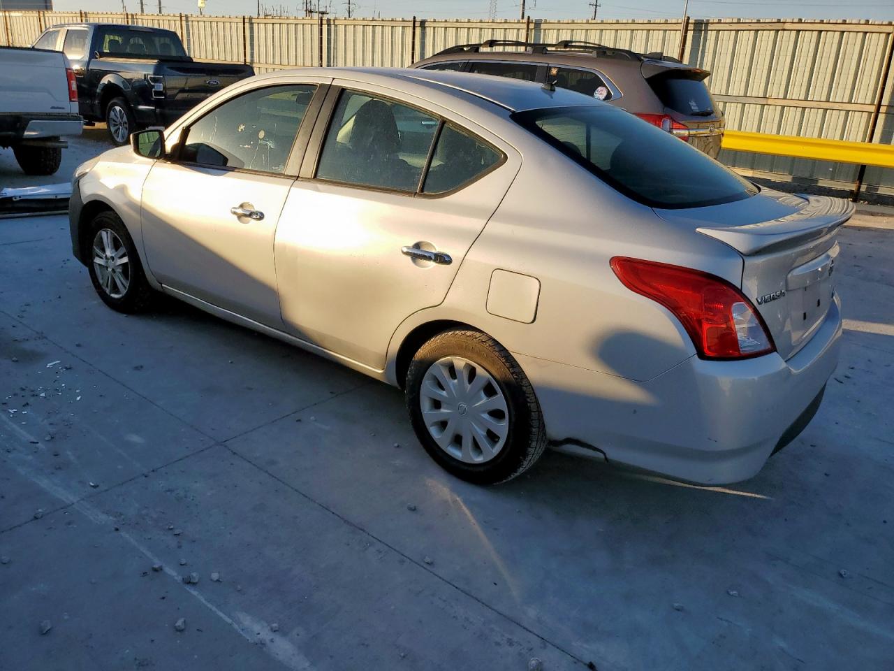 NISSAN VERSA S