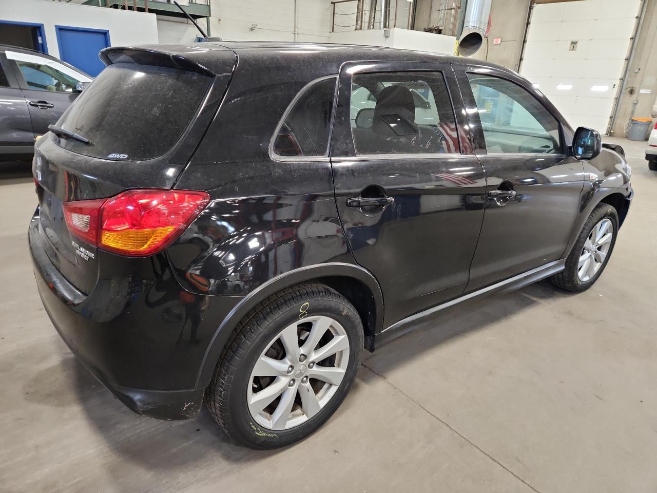 MITSUBISHI OUTLANDER SE