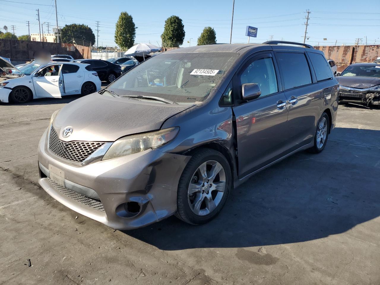TOYOTA SIENNA SPORT