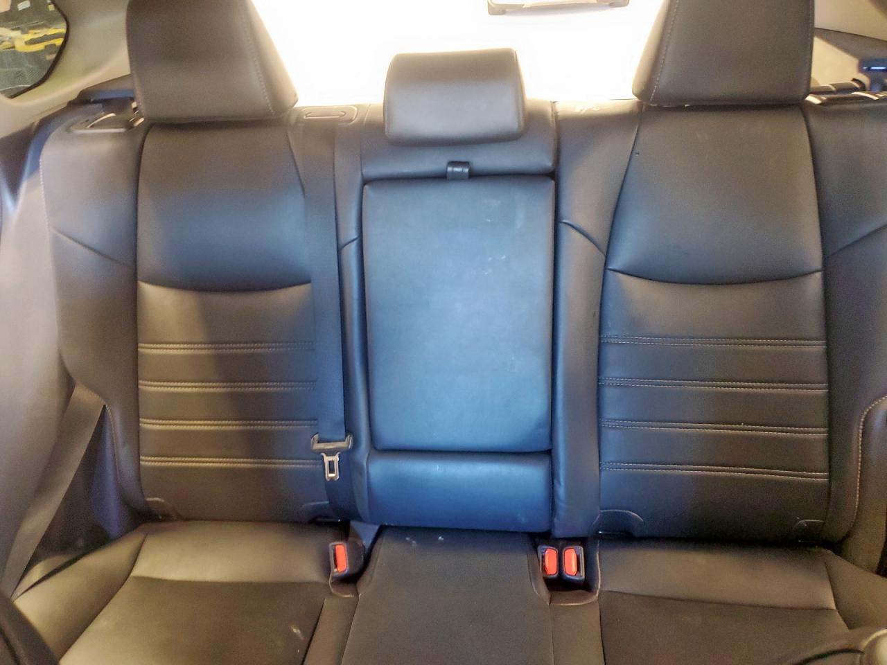 TOYOTA RAV4 XLE PREMIUM