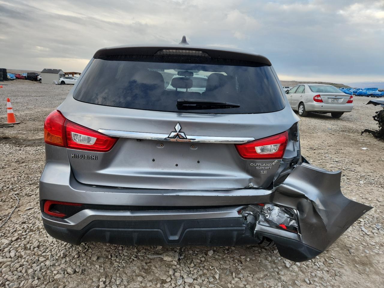 MITSUBISHI OUTLANDER ES