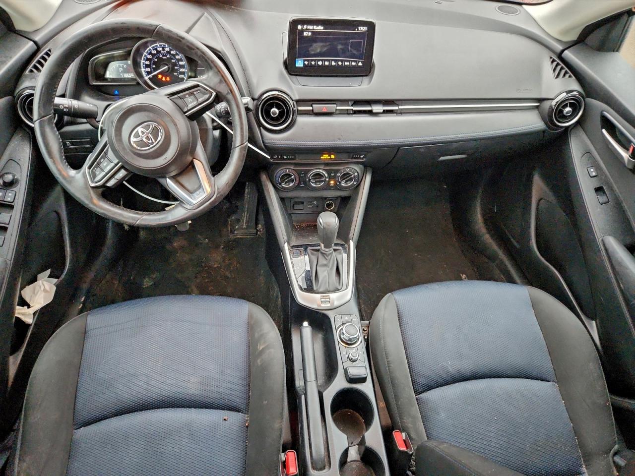 TOYOTA YARIS LE
