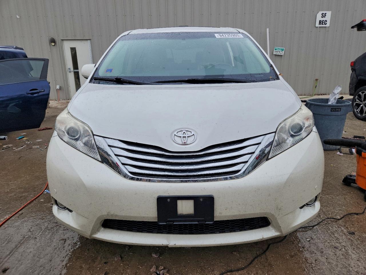 TOYOTA SIENNA XLE