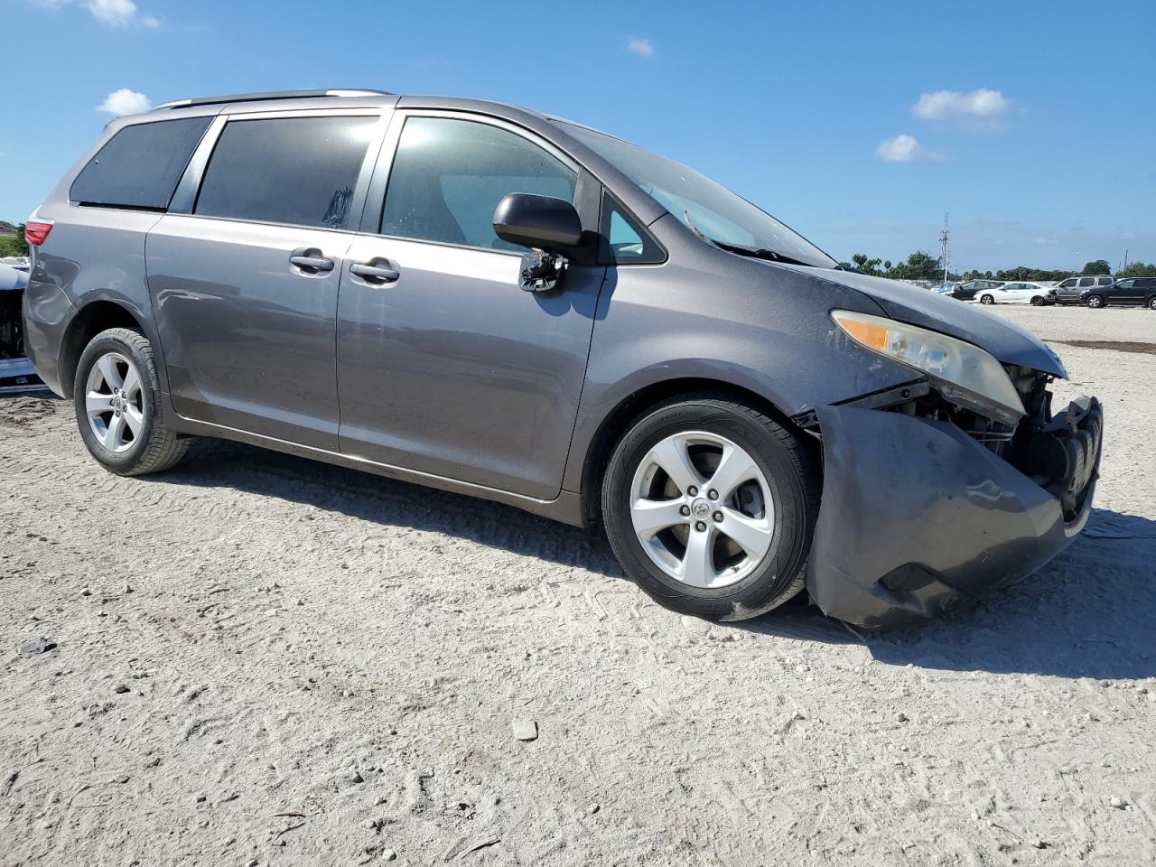 Lot #3315925092 2015 TOYOTA SIENNA LE