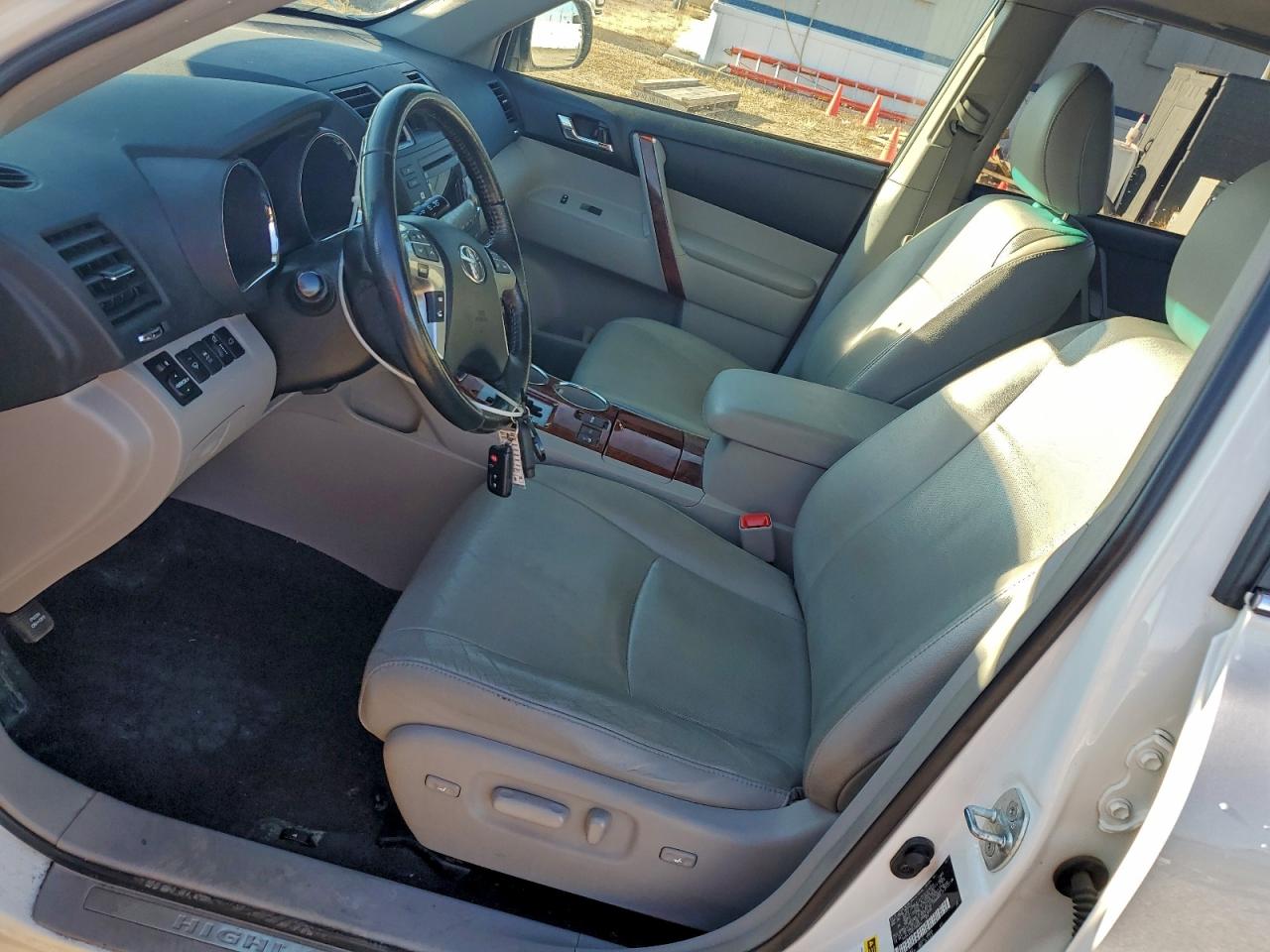 TOYOTA HIGHLANDER LIMITED