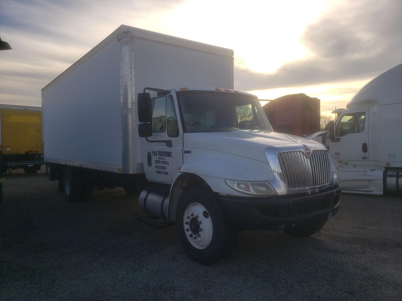 Lot #3291441163 2013 INTERNATIONAL 4300