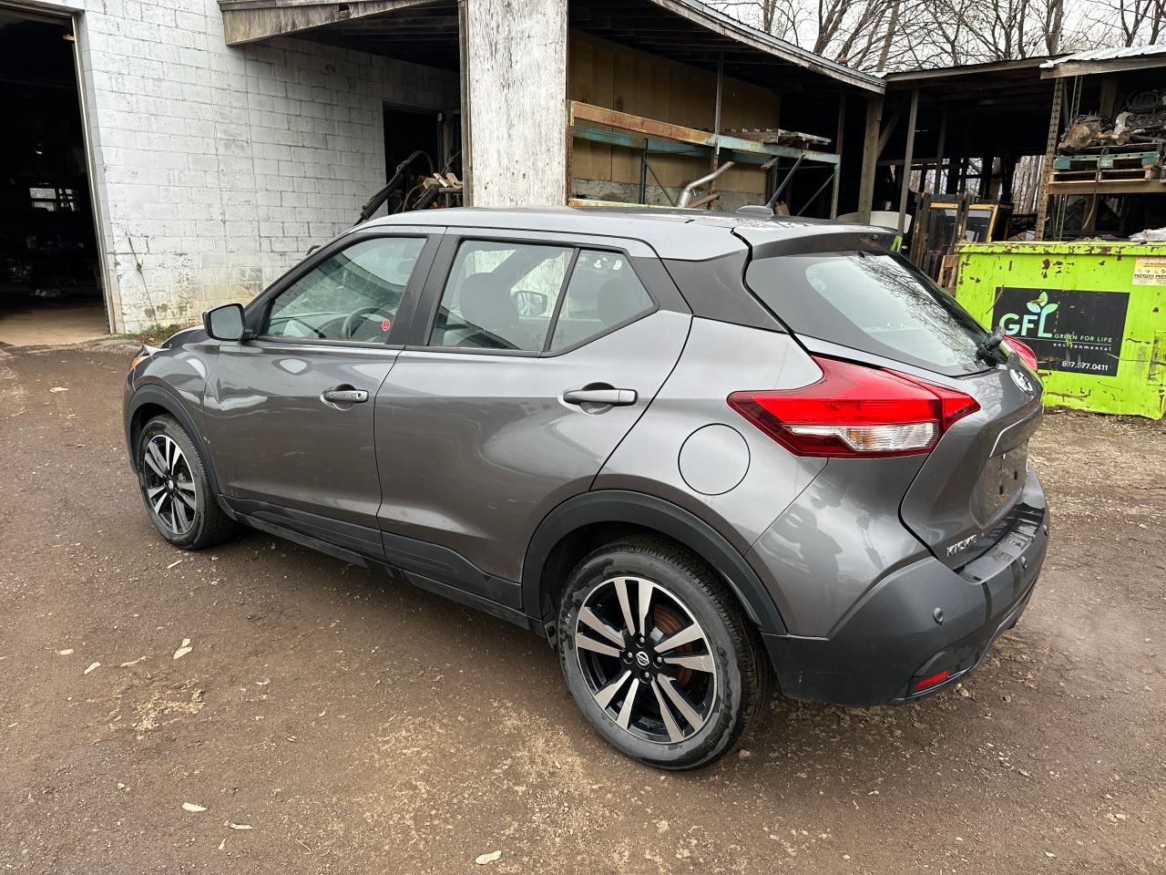 NISSAN KICKS SV
