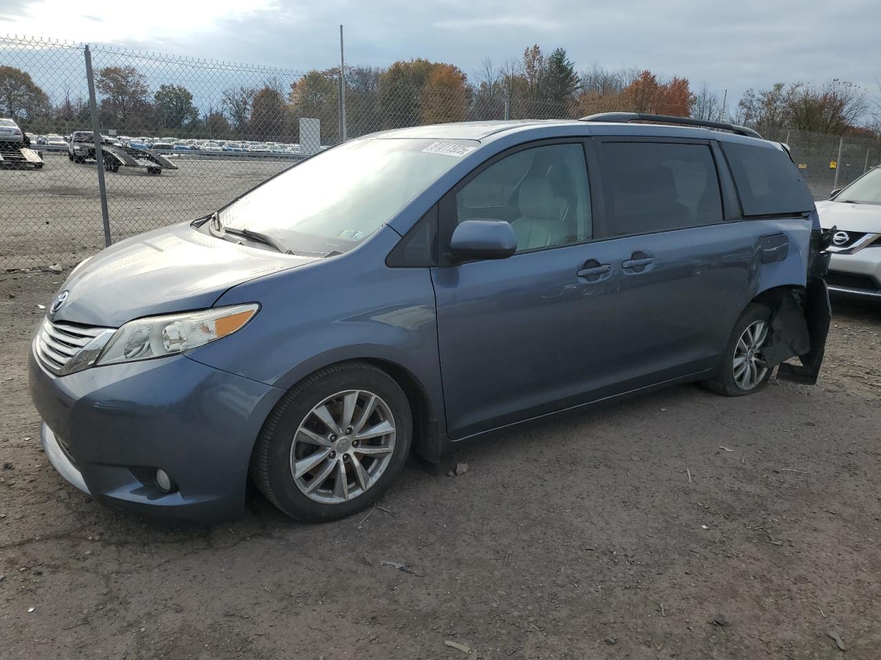 TOYOTA SIENNA XLE