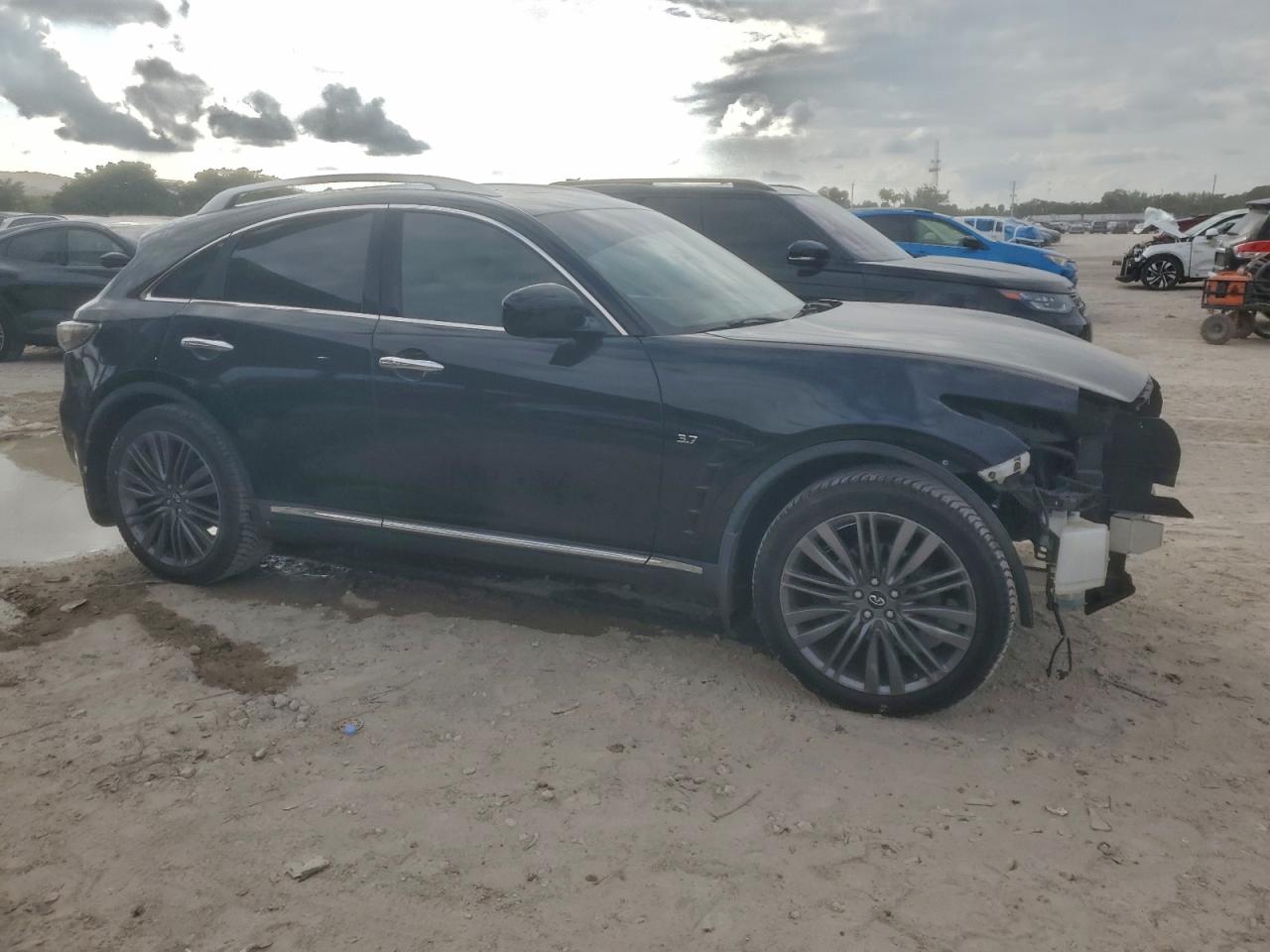 INFINITI QX70