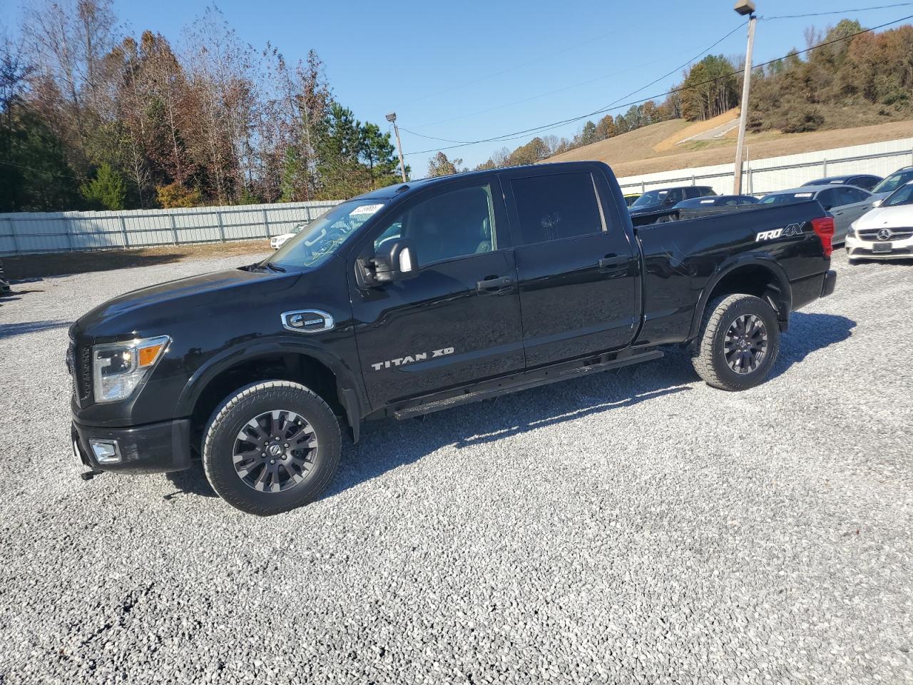 NISSAN TITAN SL