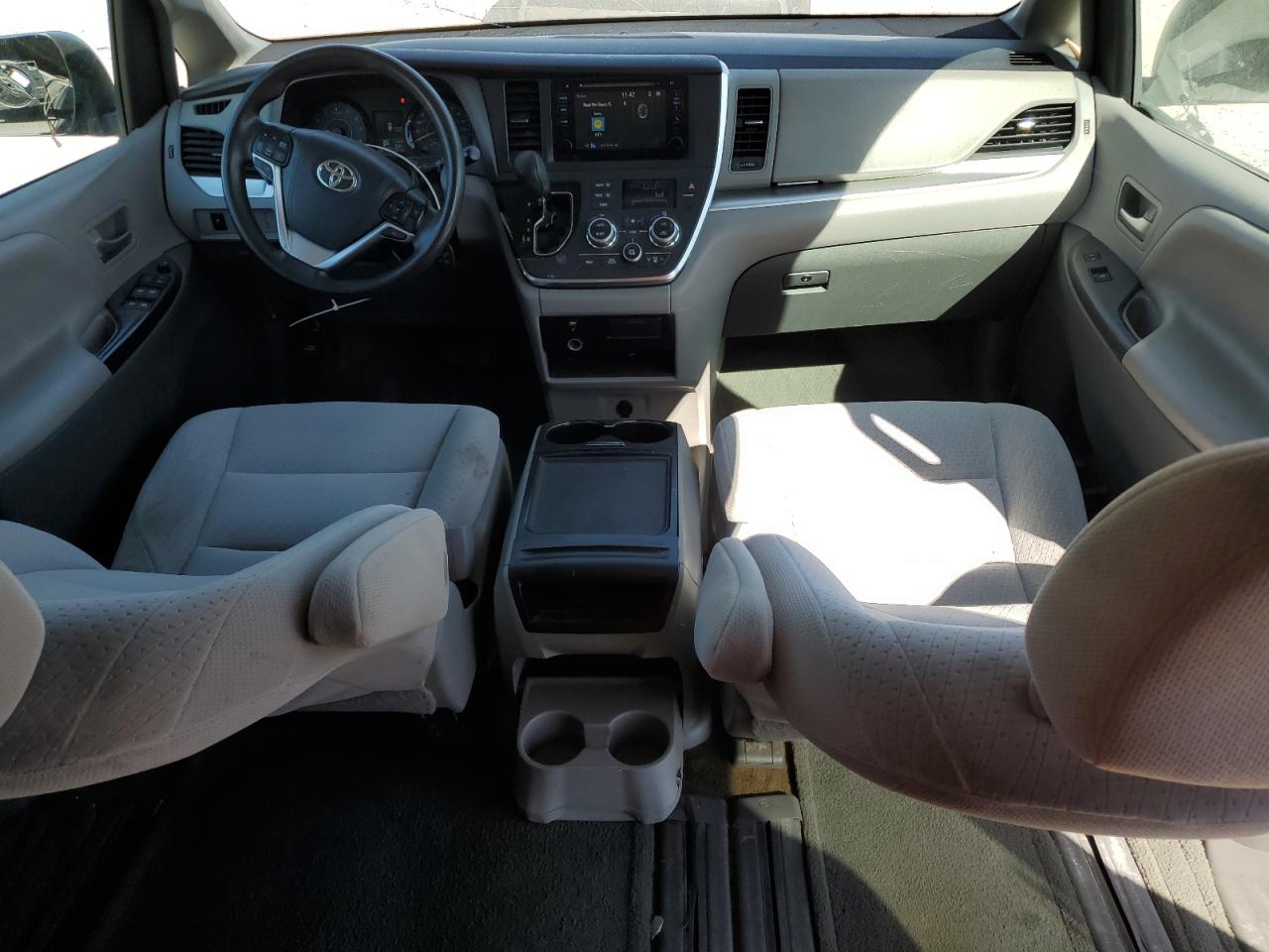 Lot #3315925092 2015 TOYOTA SIENNA LE