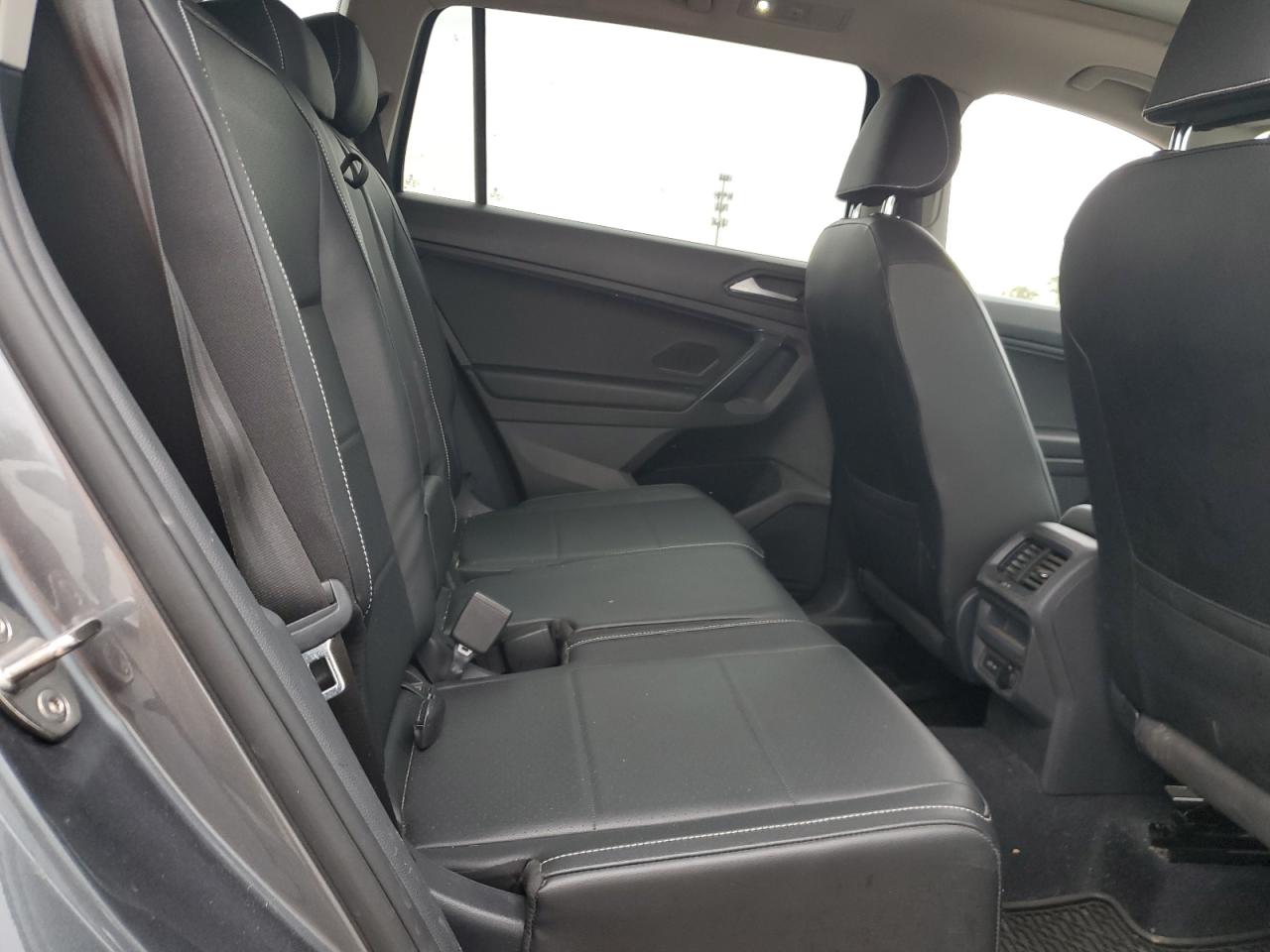 VOLKSWAGEN TIGUAN SE