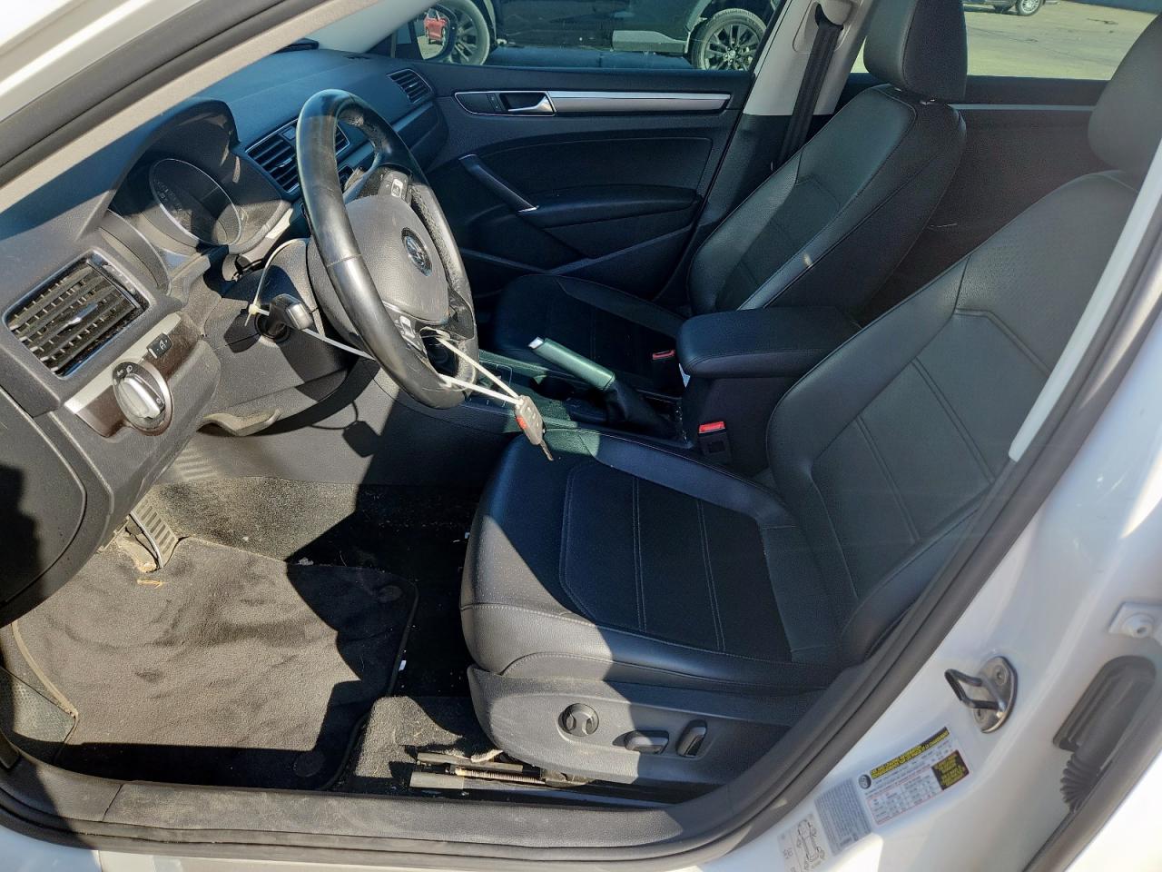 VOLKSWAGEN PASSAT R-LINE