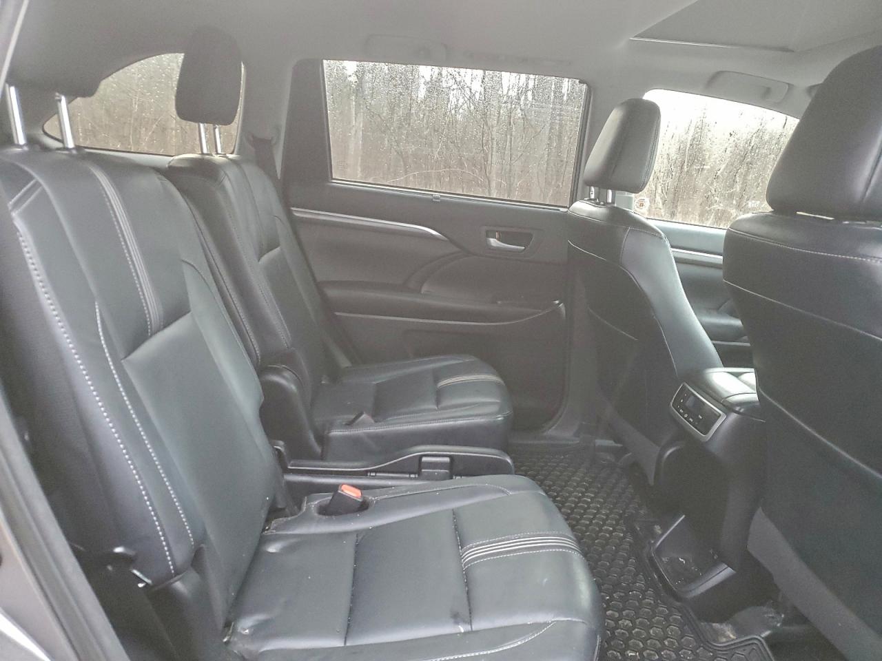 TOYOTA HIGHLANDER SE