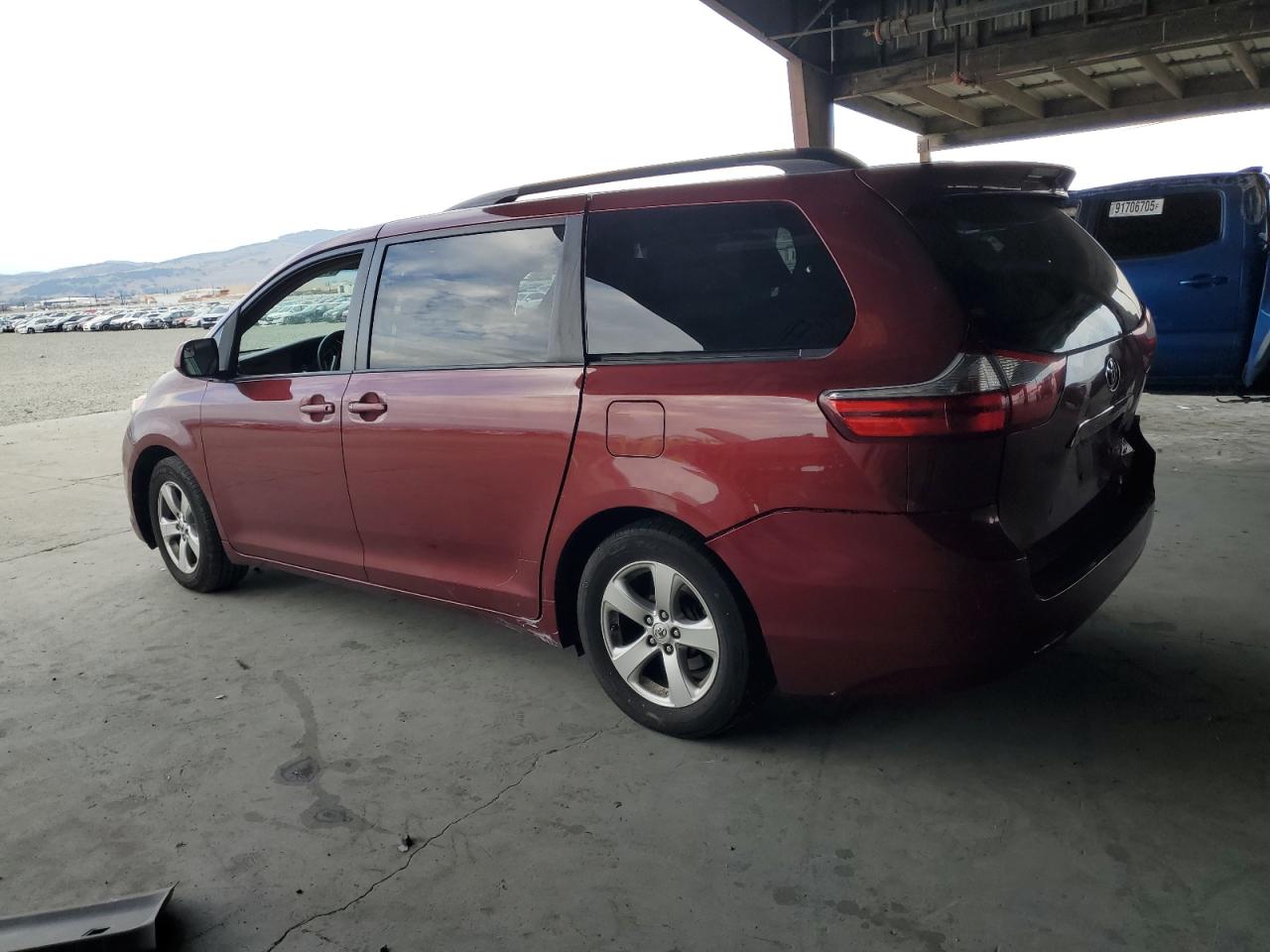 Lot #3304148514 2015 TOYOTA SIENNA LE