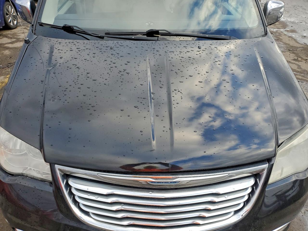 CHRYSLER TOWN & COUNTRY TOURING L