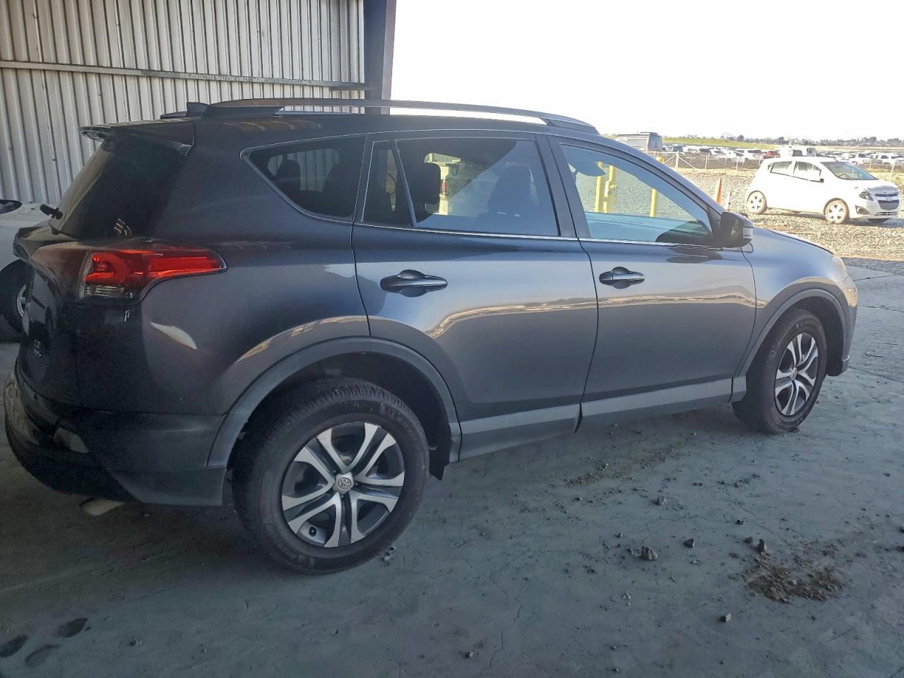 TOYOTA RAV4 LE