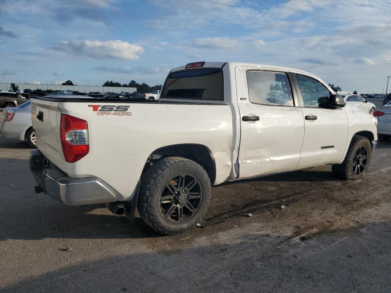 TOYOTA TUNDRA CREWMAX SR5
