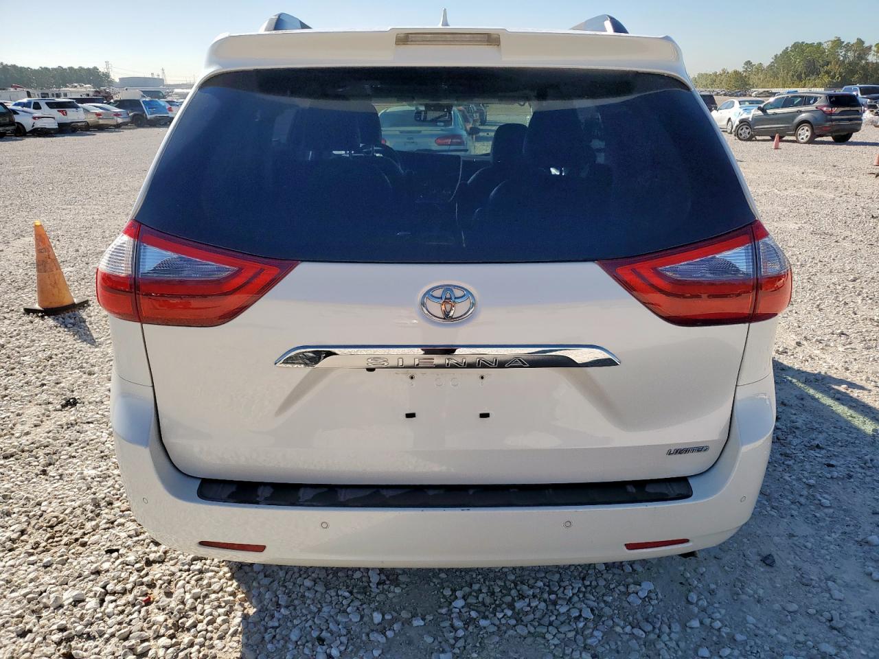 TOYOTA SIENNA XLE