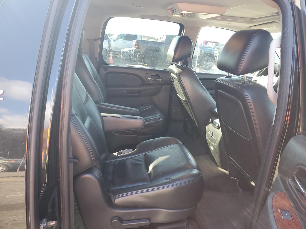 CHEVROLET SUBURBAN C1500 LTZ