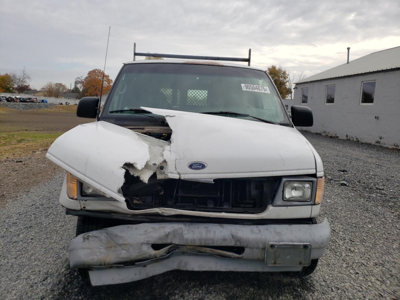 Lot #3302845906 2002 FORD E350