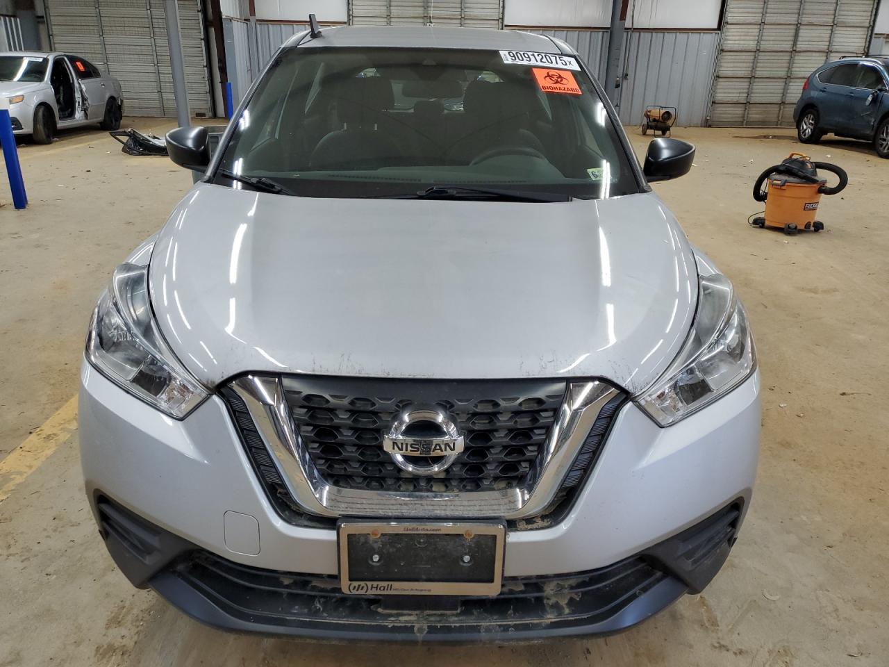 NISSAN KICKS S