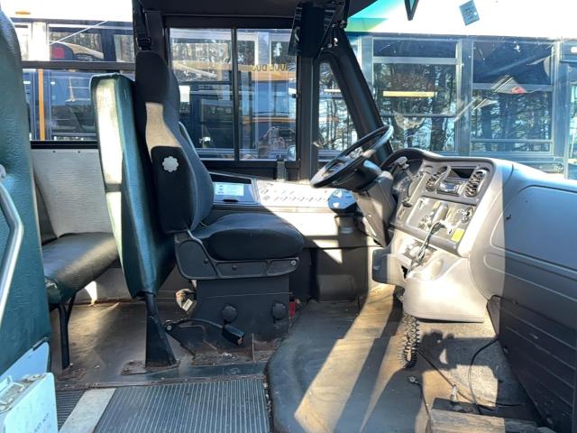 2015 FREIGHTLINER CHASSIS B2 #3292323317