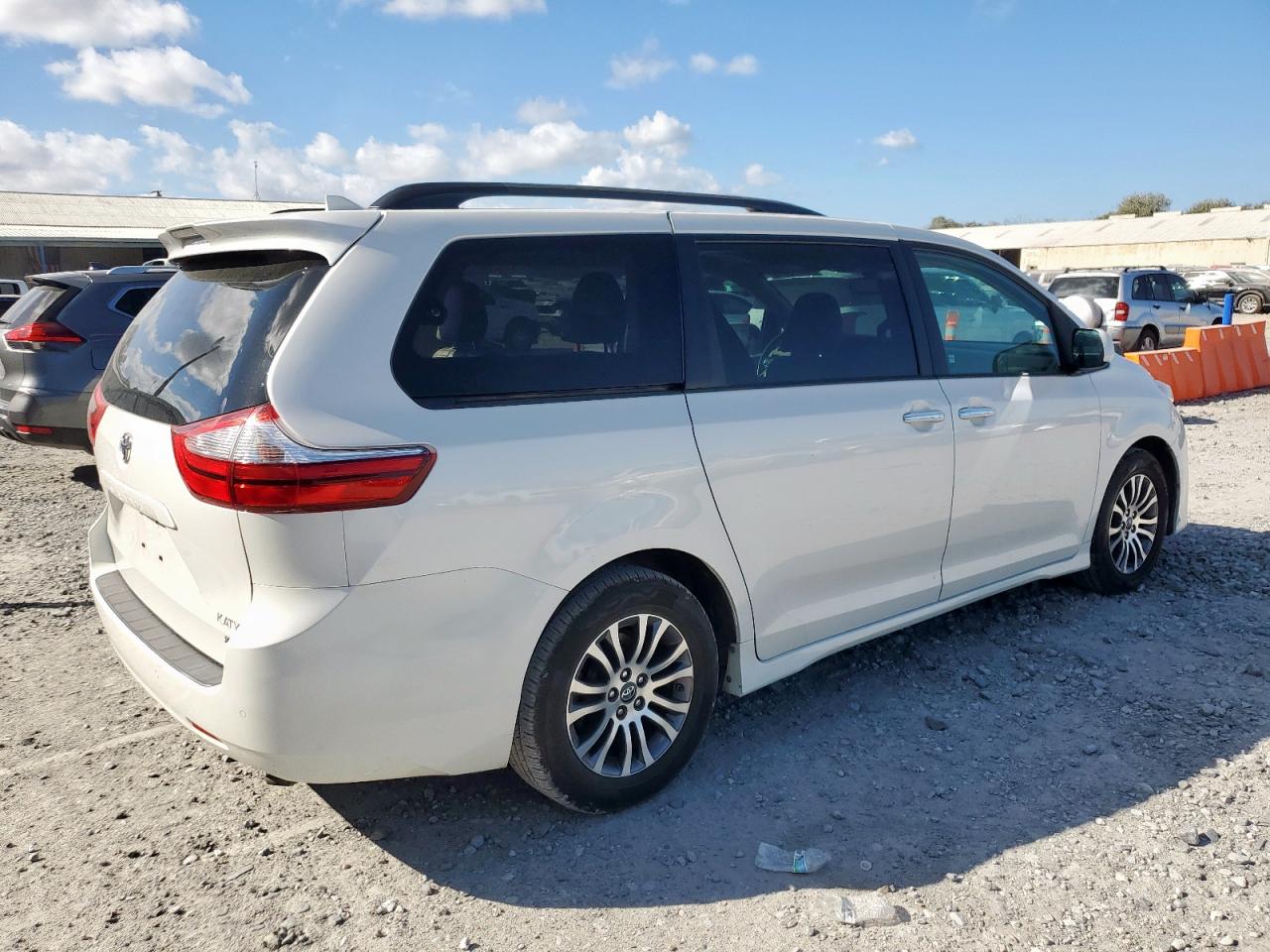 TOYOTA SIENNA XLE