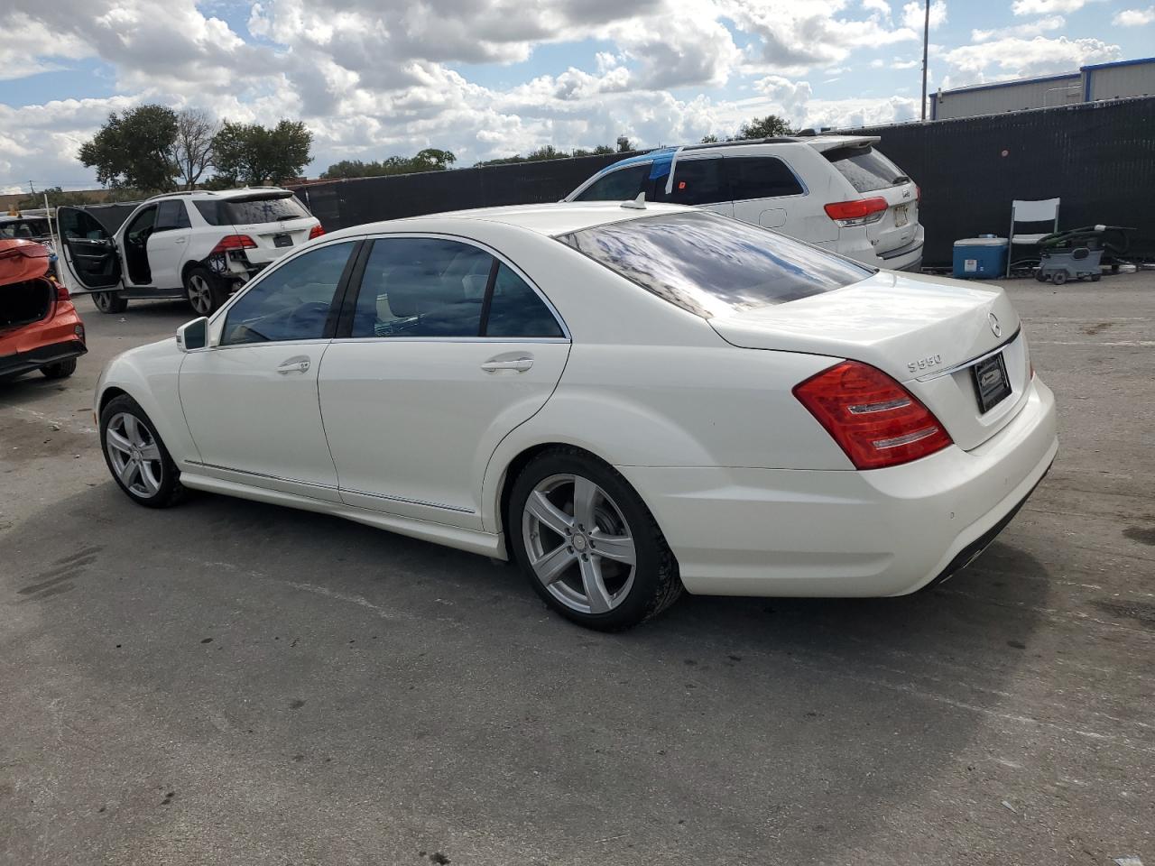 MERCEDES-BENZ S-CLASS 550