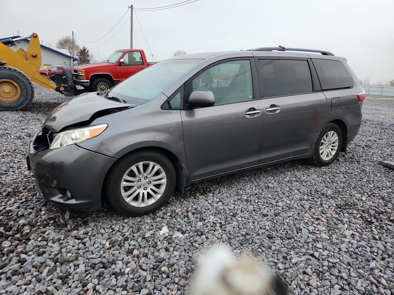 TOYOTA SIENNA XLE
