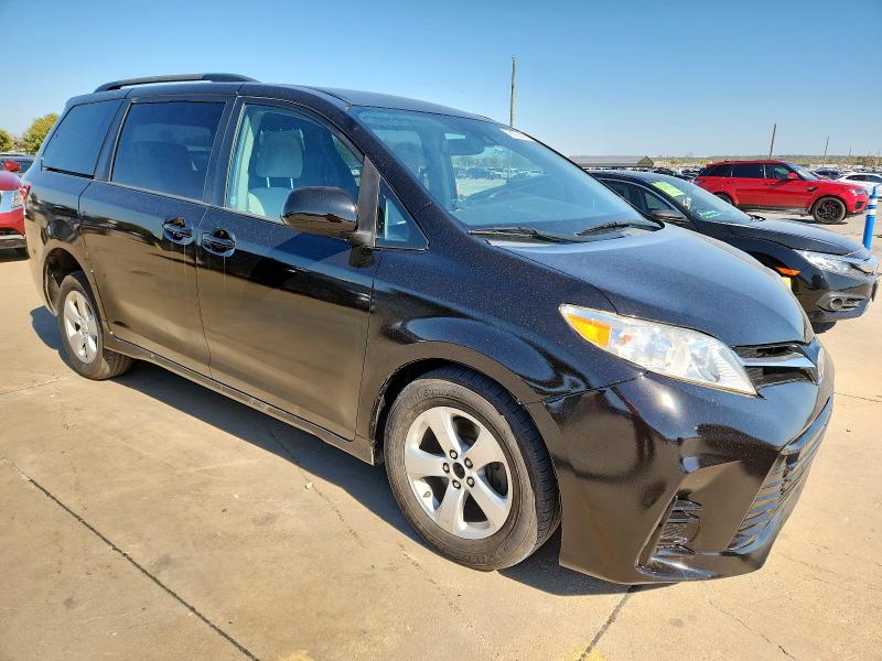 2018 TOYOTA SIENNA LE 5TDKZ3DC5JS903098