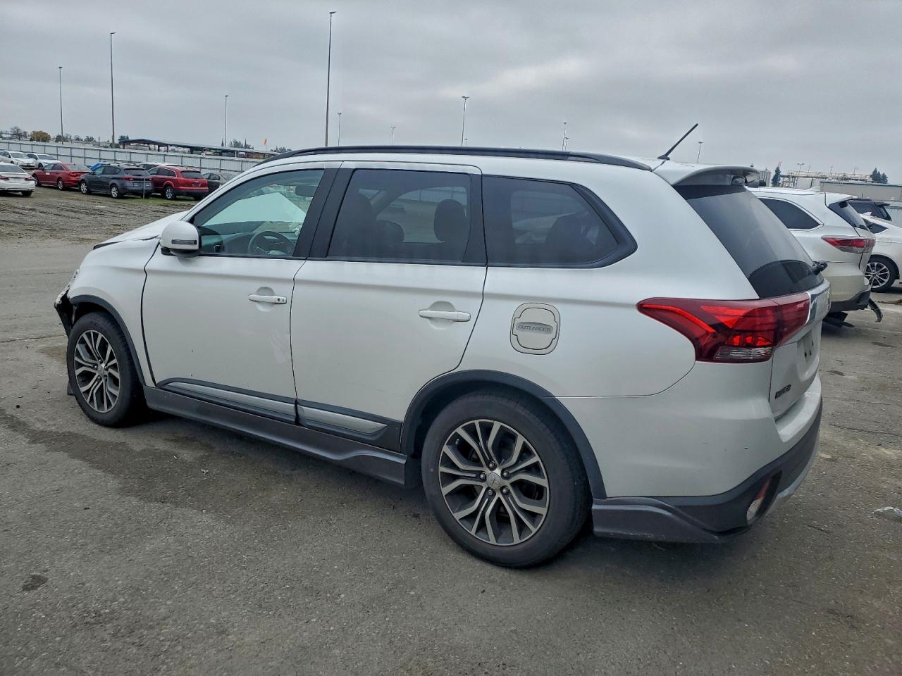 MITSUBISHI OUTLANDER SE