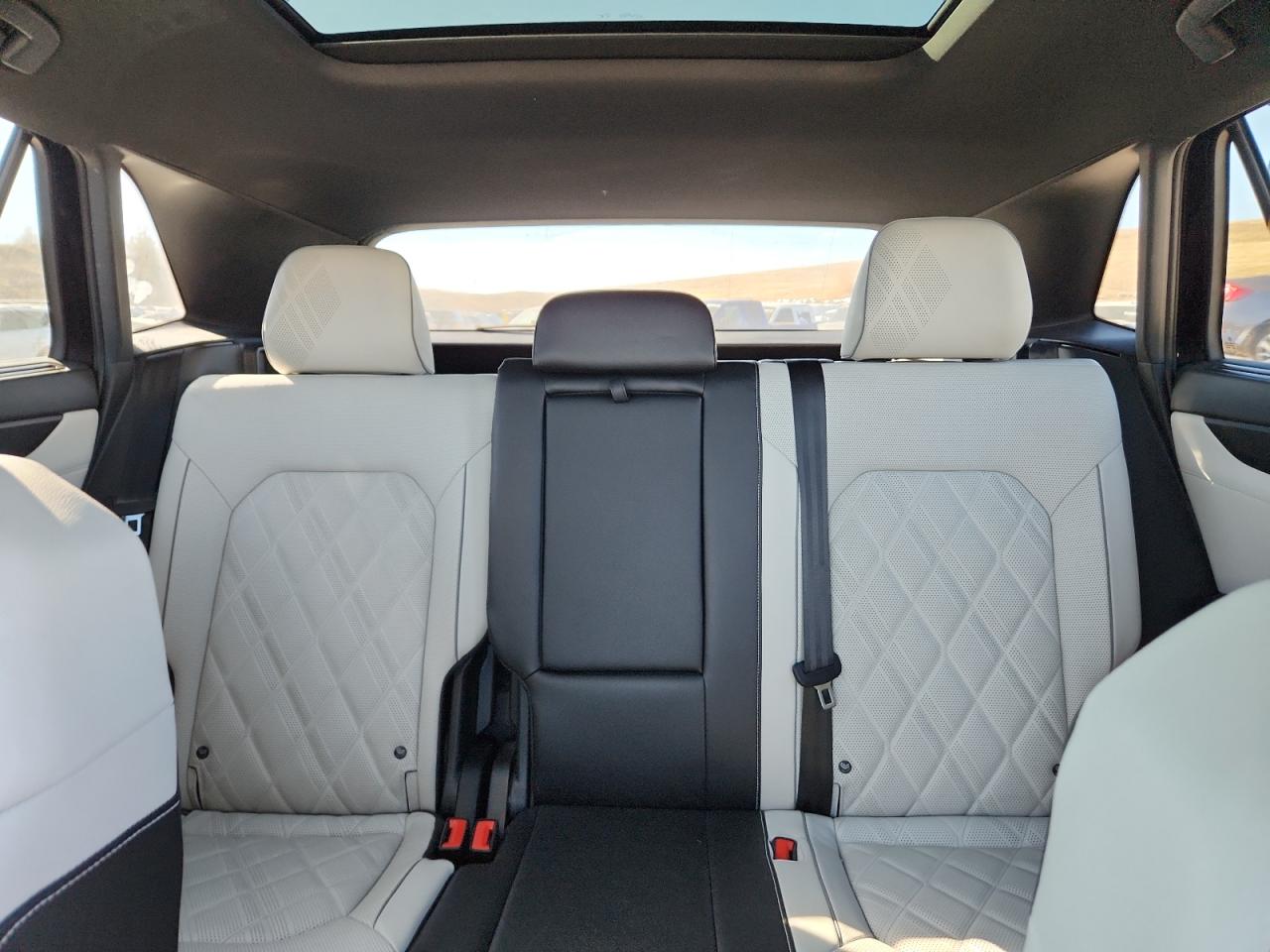 VOLKSWAGEN ATLAS CROSS SPORT SEL PREMIUM R-LINE