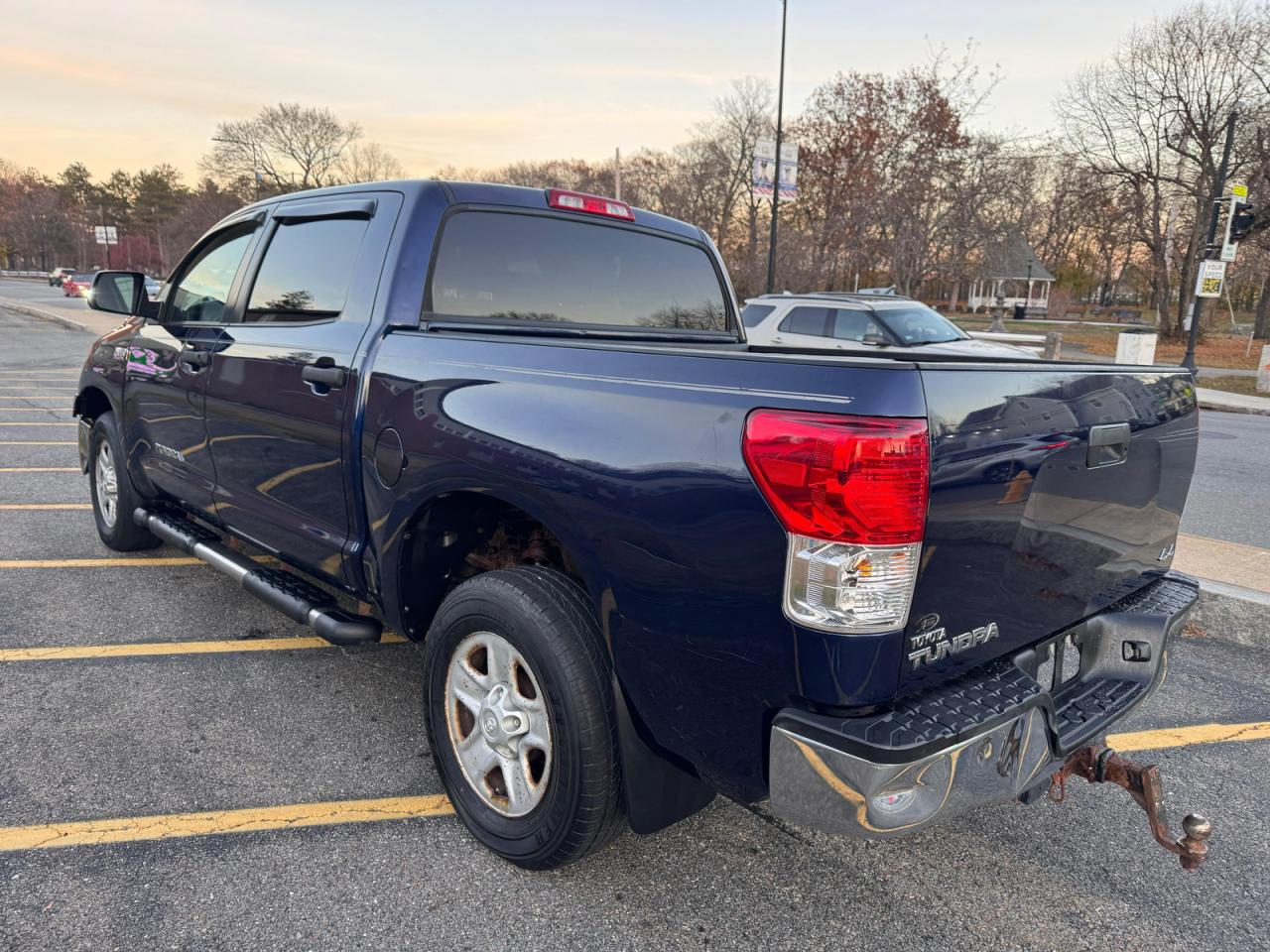 TOYOTA TUNDRA CREWMAX SR5