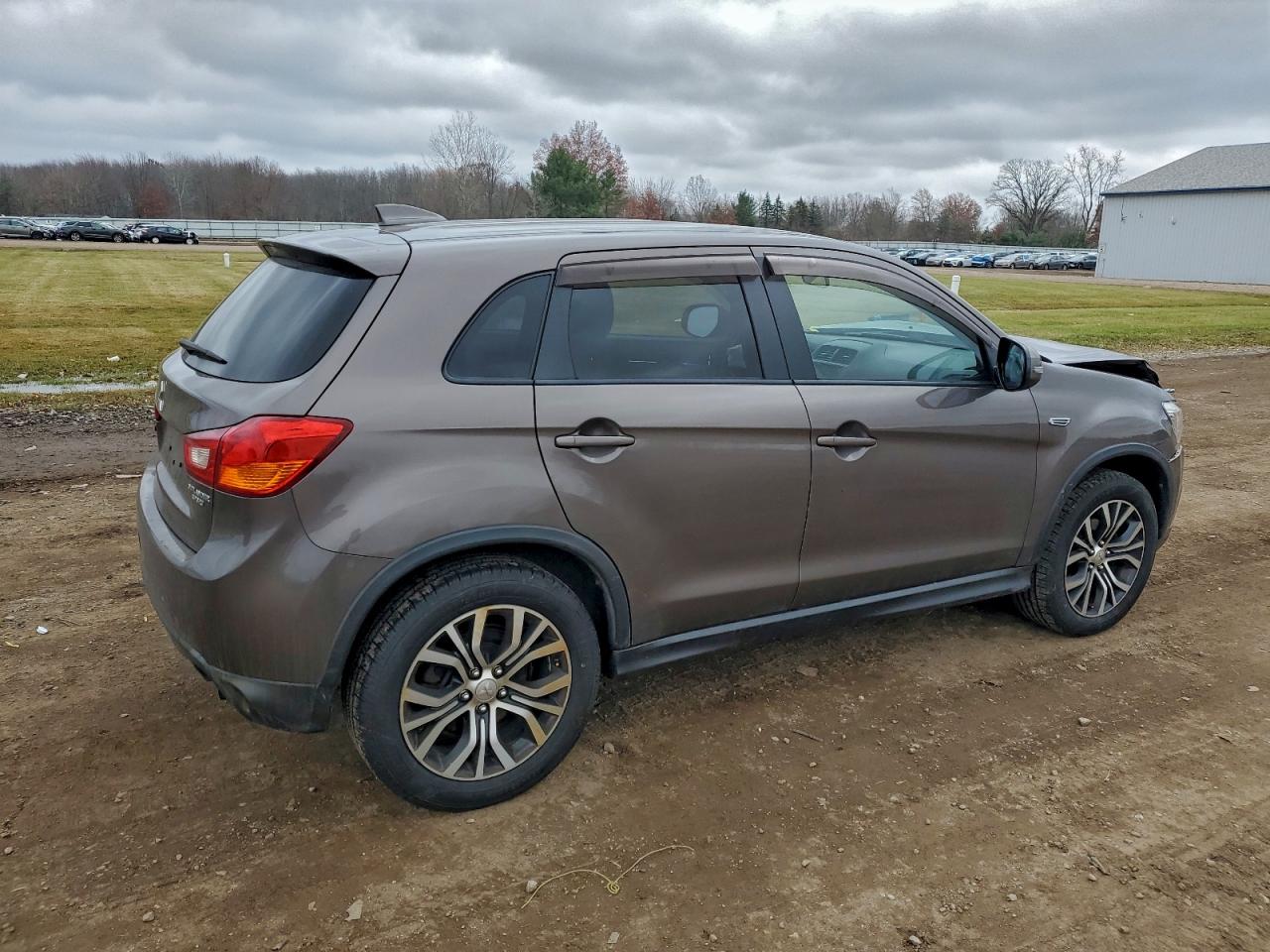 MITSUBISHI OUTLANDER ES