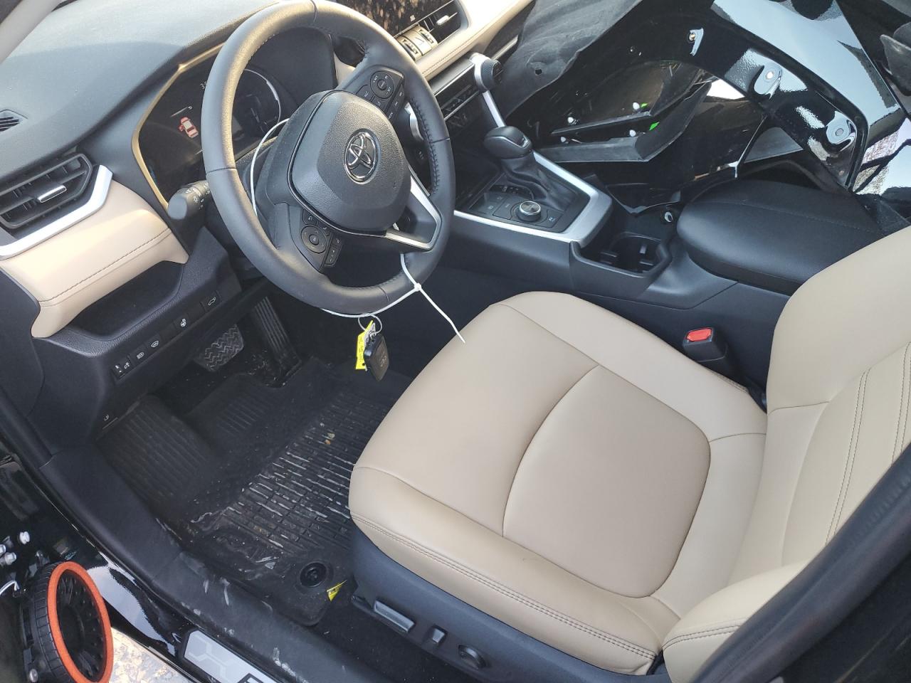 TOYOTA RAV4 XLE PREMIUM