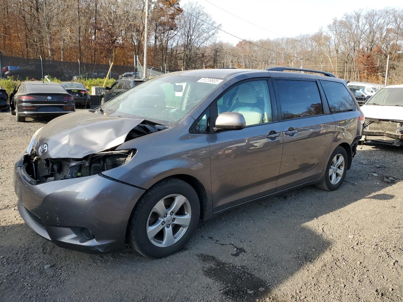 Lot #3291451501 2014 TOYOTA SIENNA LE