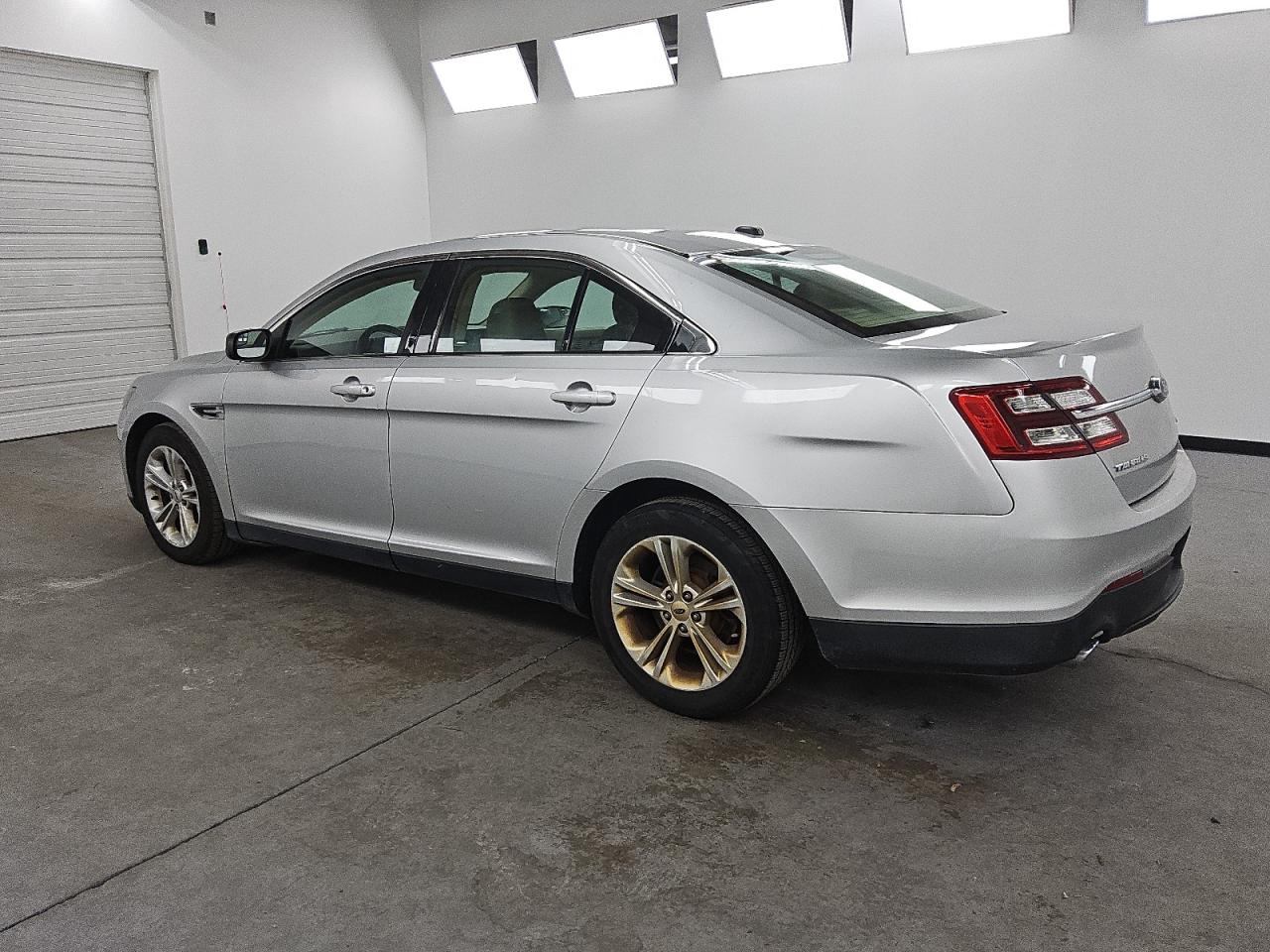 Lot #3312848088 2017 FORD TAURUS SE