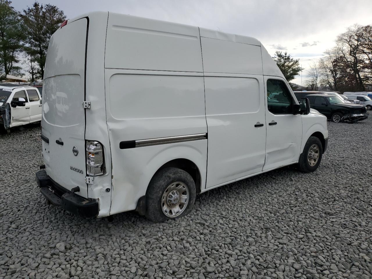 NISSAN NV 2500 SV