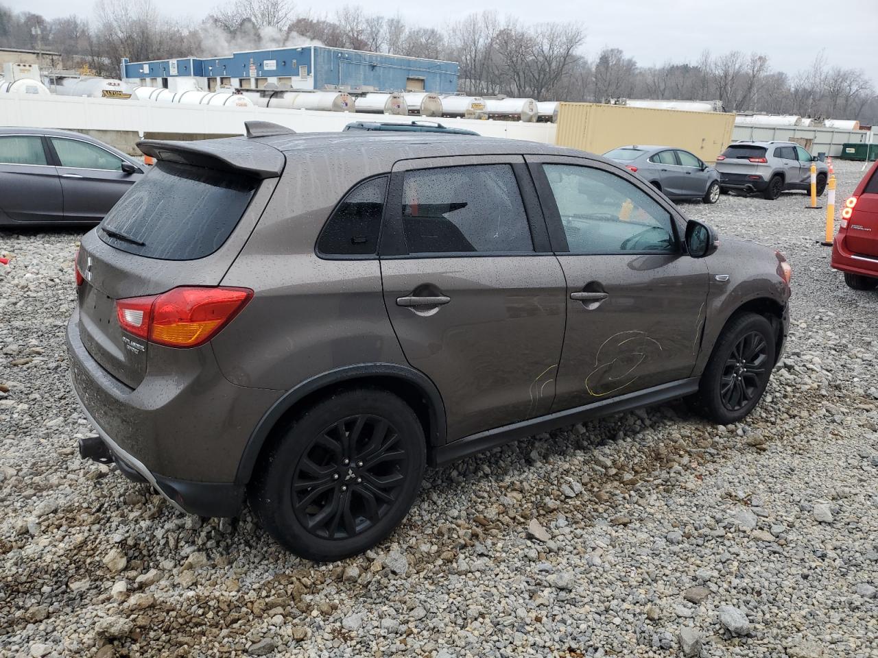 MITSUBISHI OUTLANDER ES