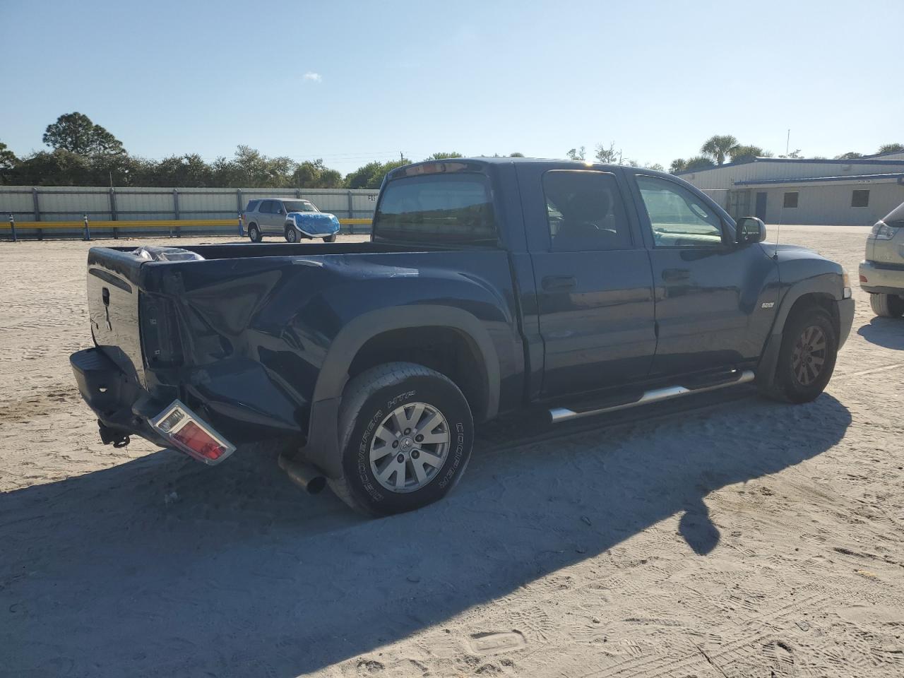 Lot #3301793376 2006 MITSUBISHI RAIDER DUR