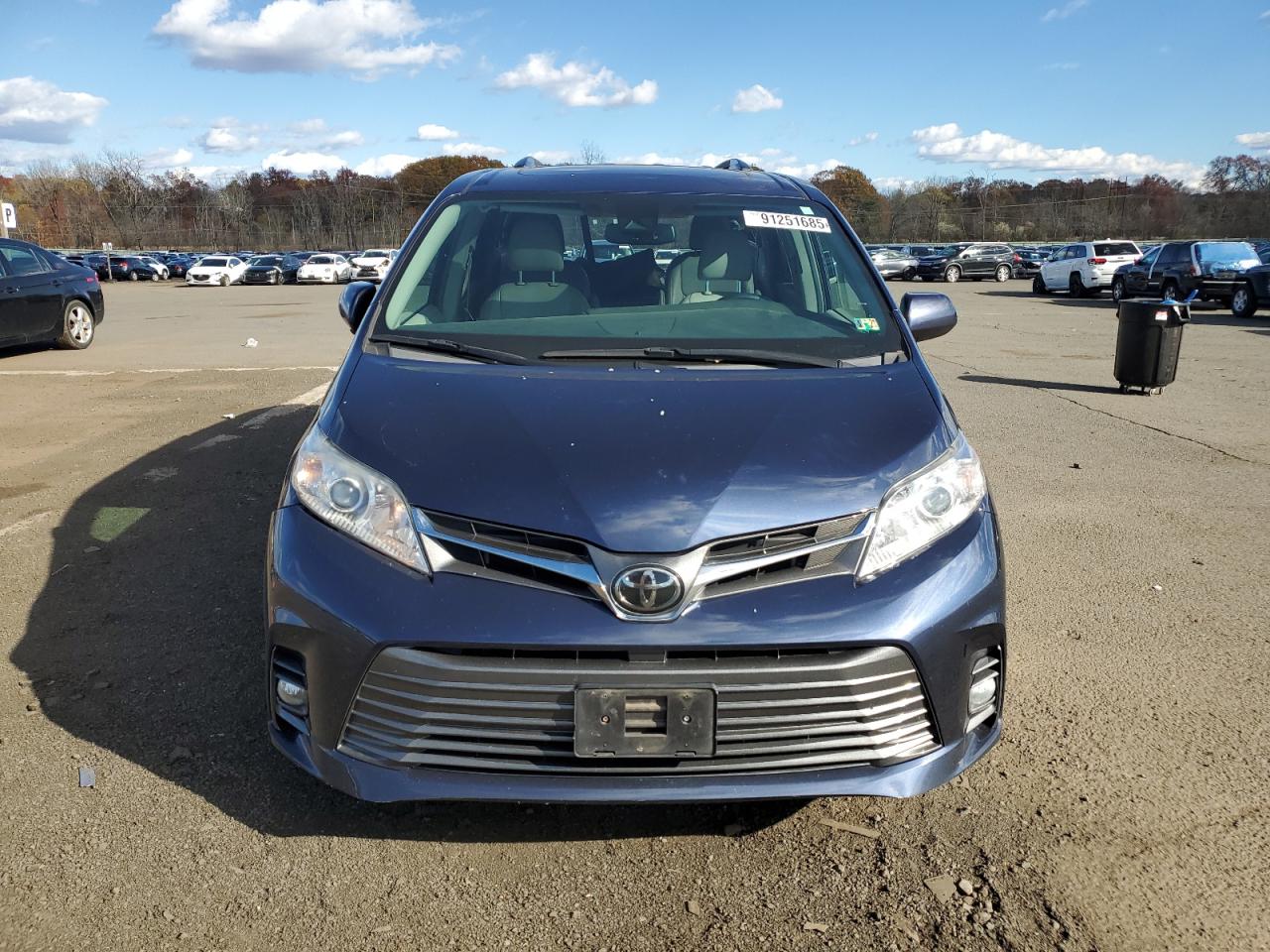 TOYOTA SIENNA XLE