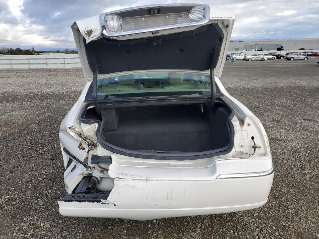 LINCOLN TOWN CAR SIGNATURE LIMITED