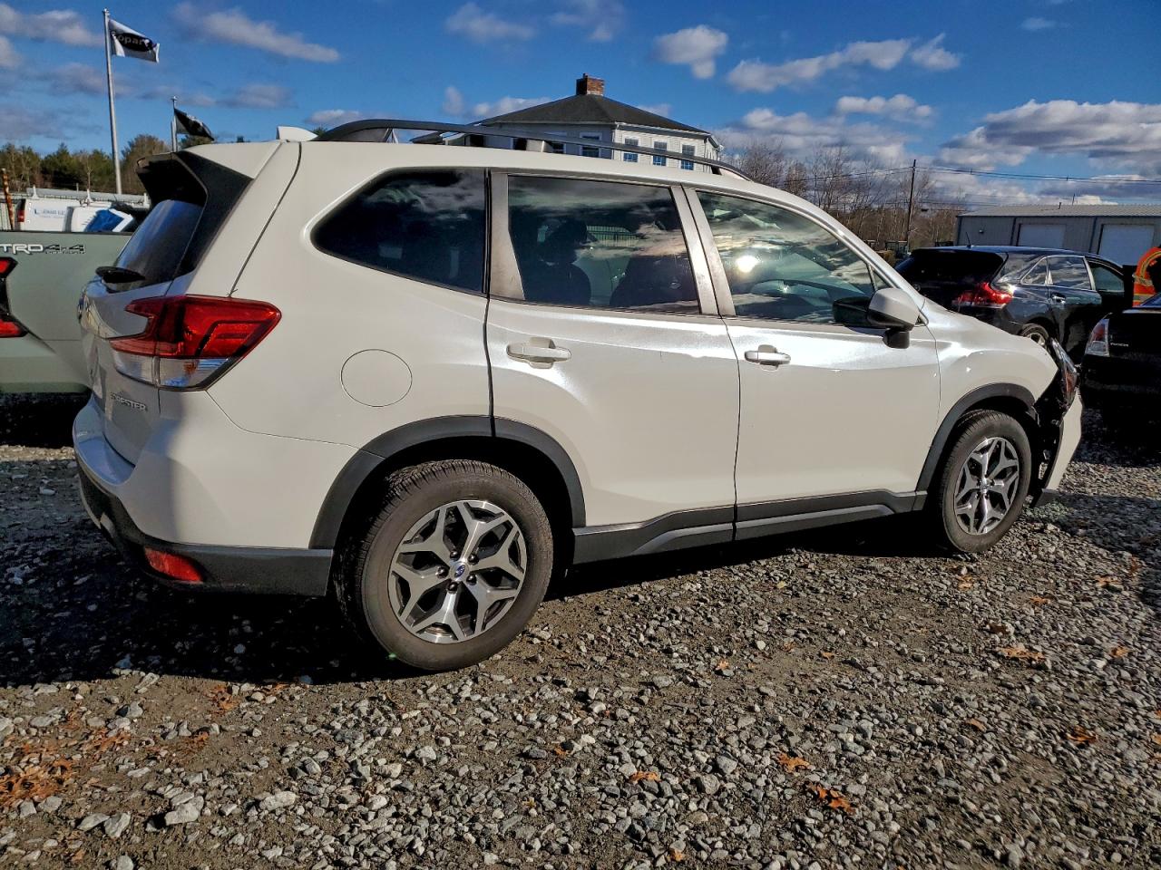 SUBARU FORESTER PREMIUM