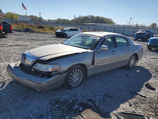 Global Auto Auctions: 2003 LINCOLN TOWN CAR S